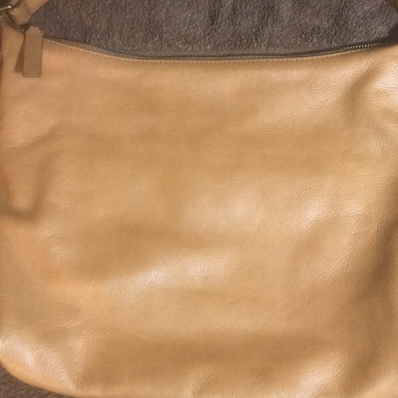 Large Tan Fossil Bag. Very good condition. Gently used. - Picture 2 of 6
